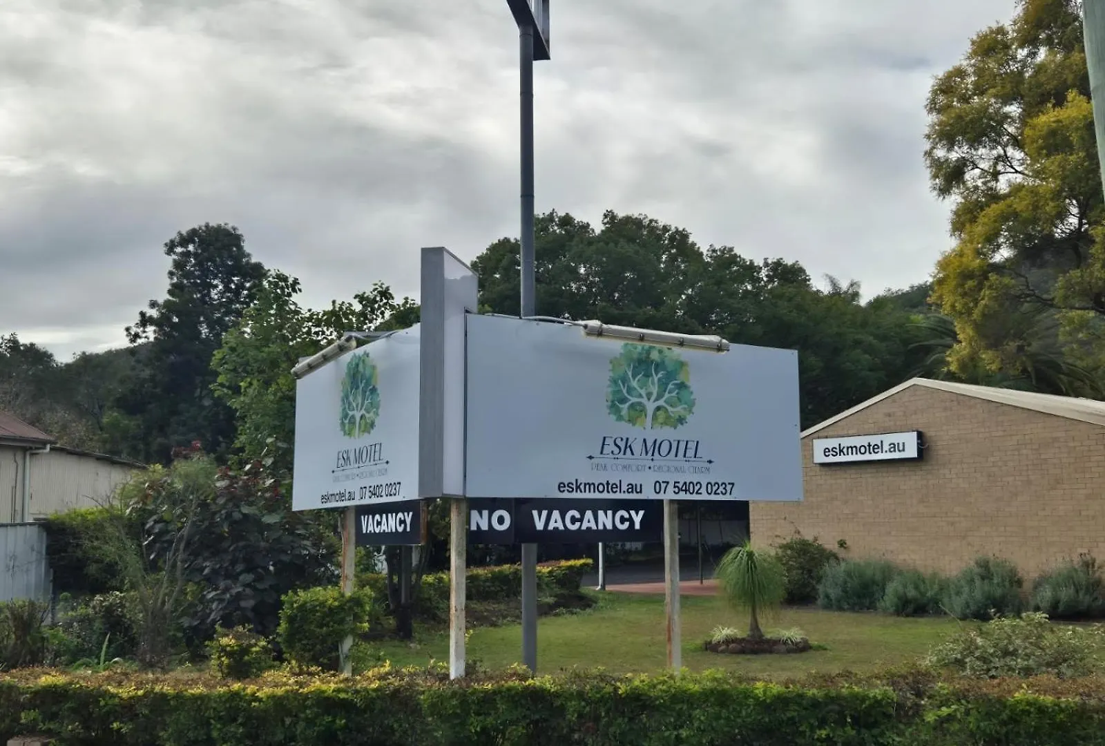 Esk Motel 0*,  Australia